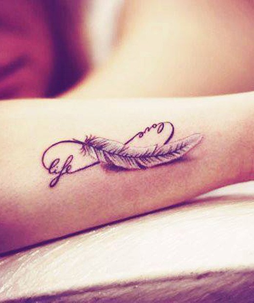 7-feather-wrist-tattoo-520x620